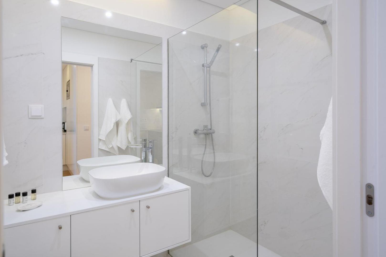 Guestready - Modern 2-Bedroom Apt In Cedofeita Порту Екстер'єр фото